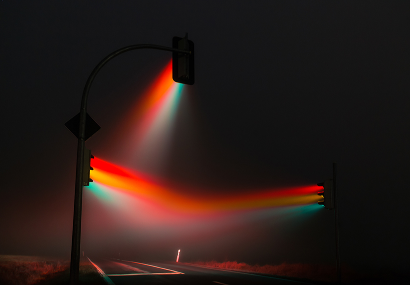 10 Foto cahaya lampu lalu lintas dalam kabut ini keren bingits