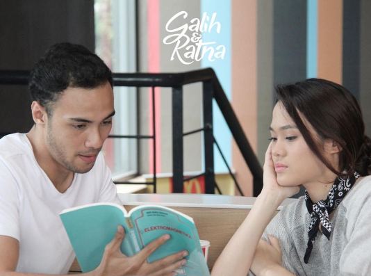 Galih & Ratna 2017 © 2017 instagram.com/filmgalihdanratna Galih & Ratna 2017 © 2017 instagram.com/filmgalihdanratna