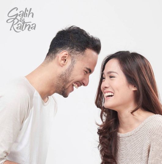 Filmnya segera tayang, ini 10 potret romantisnya Galih & Ratna