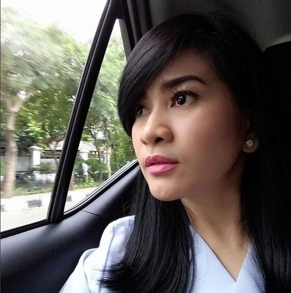  Ikke Nurjanah © 2017 Instagram.com/@ikkenurjanah0518