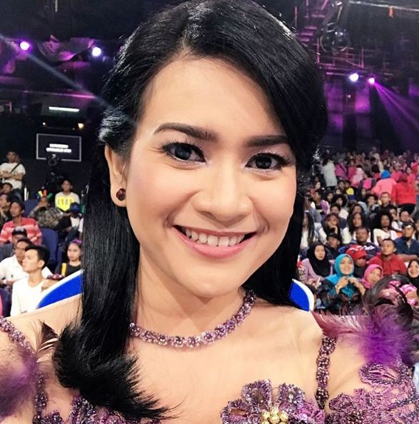  Ikke Nurjanah © 2017 Instagram.com/@ikkenurjanah0518