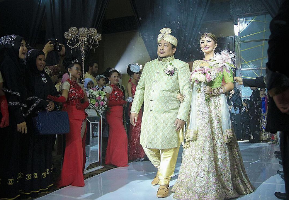 Fiona Fachru dan suami © 2017 instagram.com/fionafachru Fiona Fachru dan suami © 2017 instagram.com/fionafachru