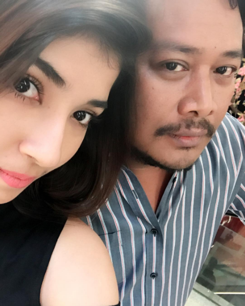 Fiona Fachru dan suami © 2017 instagram.com/fionafachru Fiona Fachru dan suami © 2017 instagram.com/fionafachru