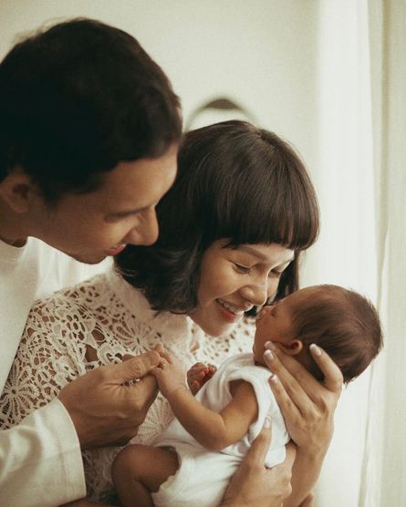 Artis kerap unggah foto bayi © 2017 brilio.net Artis kerap unggah foto bayi © 2017 brilio.net