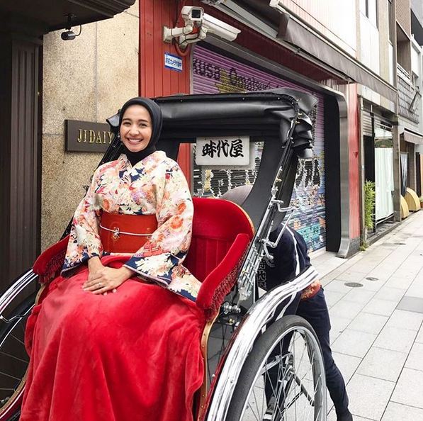 Wow, 7 artis Indonesia ini makin cantik kenakan baju khas Jepang
