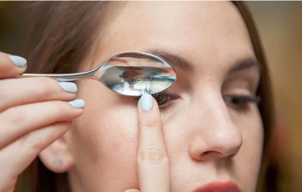 15 Cara gunakan peralatan makan untuk keperluan makeup, keren!