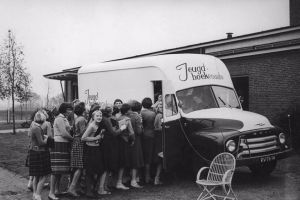 15 Foto mobil perpustakaan jadul ini bukti minat baca tinggi dari dulu