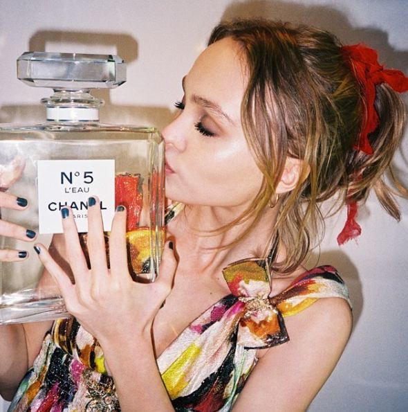 10 Foto cantiknya Lily-Rose, putri Johnny Depp yang kini jadi model