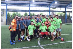 10 Foto keseruan Presiden Jokowi main futsal lawan wartawan Istana