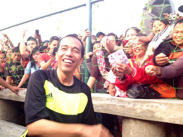 15 Potret keseruan Presiden Jokowi saat berolahraga, nyantai abis