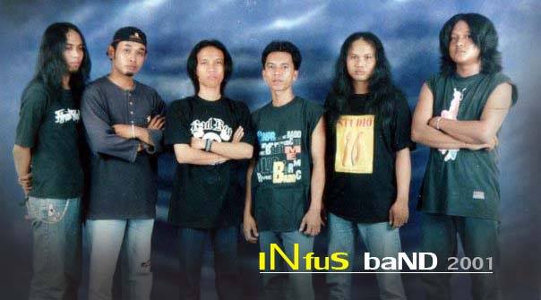 20 Nama band Indonesia ini nyentrik abis, fotonya malah bikin ngakak