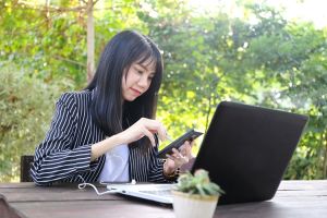 Selain hobi, 7 aktivitas menulis ini bisa menghasilkan duit lho