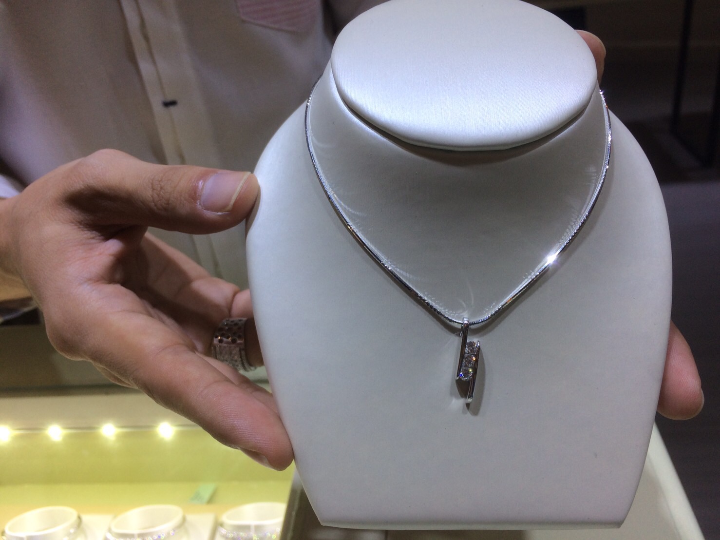 Kalung trilogi ini memiliki filosofi unik, cocok buat pasanganmu