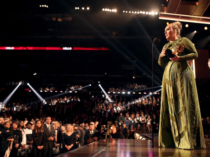 Adele borong piala lewat 'Hello' di Grammy Awards, kategori apa aja?