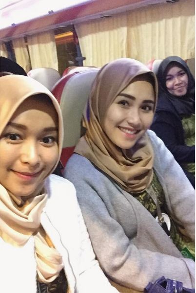 Ayu Jilbab © 2017 Instagram.com/ayutingting92 Ayu Jilbab © 2017 Instagram.com/ayutingting92