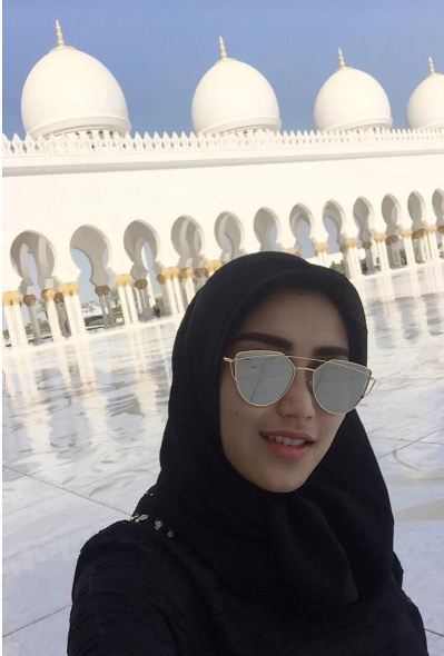 Ayu Jilbab © 2017 Instagram.com/ayutingting92 Ayu Jilbab © 2017 Instagram.com/ayutingting92