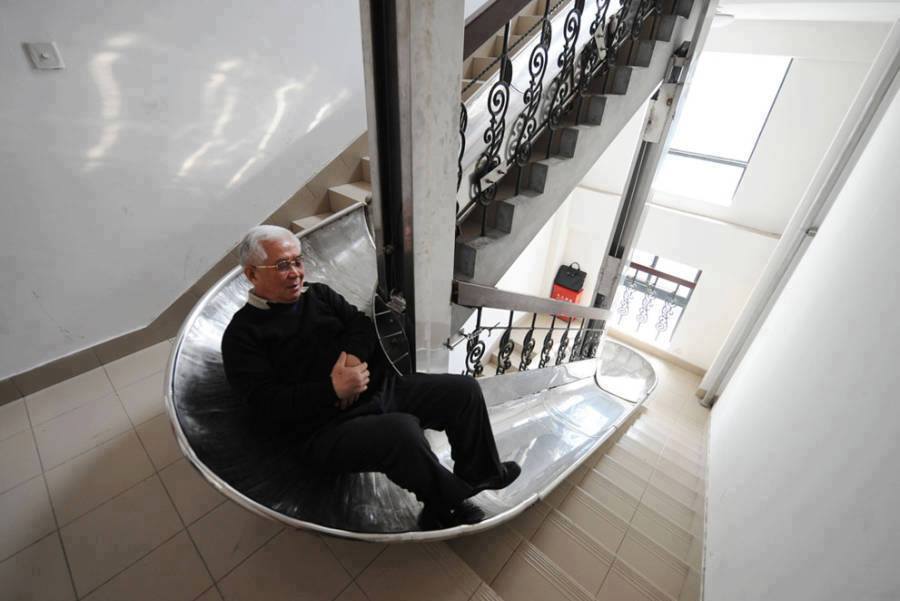 tangga seluncur © 2017 brilio.net