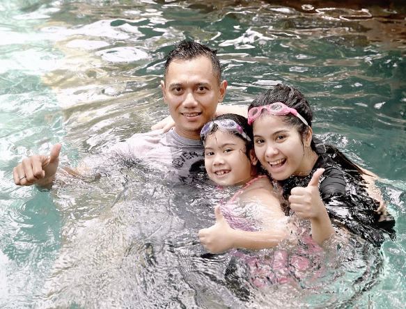 10 Foto kedekatan Agus Yudhoyono dengan sang putri, ayah idaman deh