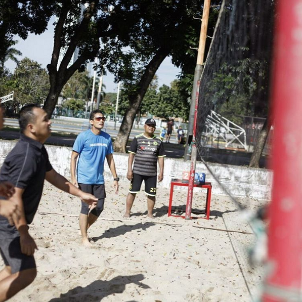 foto ini bukti sandiaga uno olahragawan banget © 2017 instagram