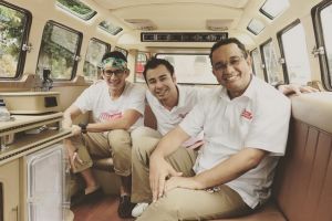 5 Potret Anies-Sandi bareng sederet artis top, Oke Oce banget kan?