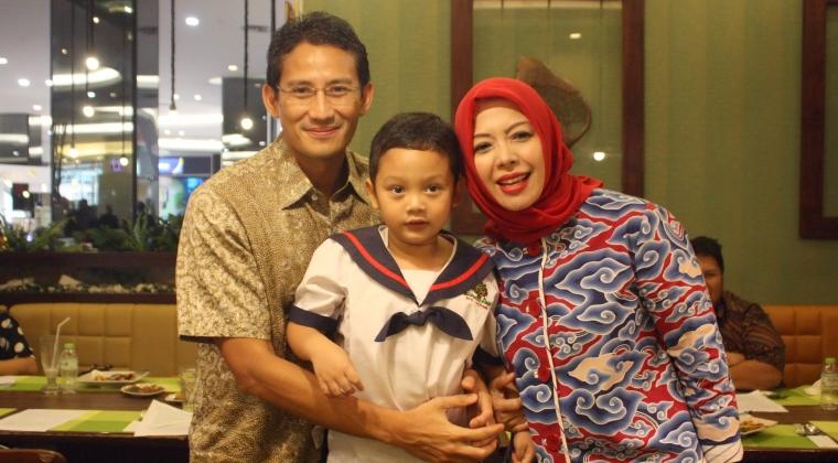 12 Potret kedekatan Cagub-Cawagub DKI Jakarta dengan keluarganya