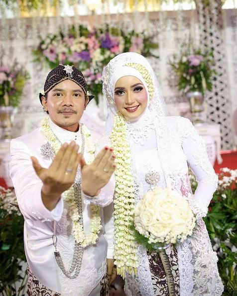 6 Seleb Indonesia ini punya pasangan hidup seorang dokter