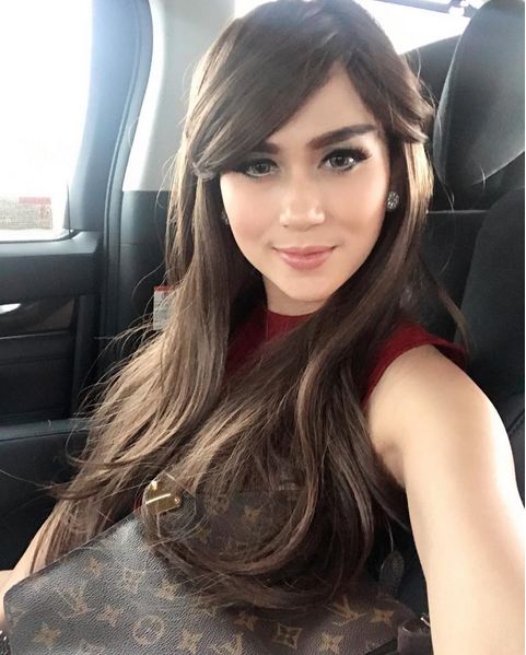 Dewi Perssik beda pendapat © 2017 brilio.net