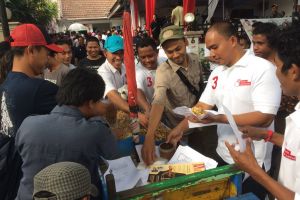 Makanan gratis hadir di posko Anies-Sandi