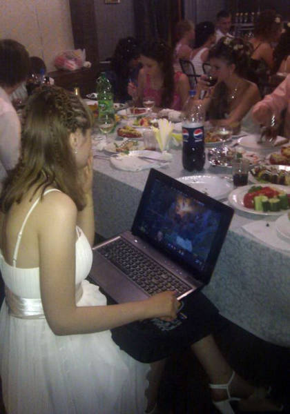 kelakuan cewek tepuk jidat © 2017 istimewa