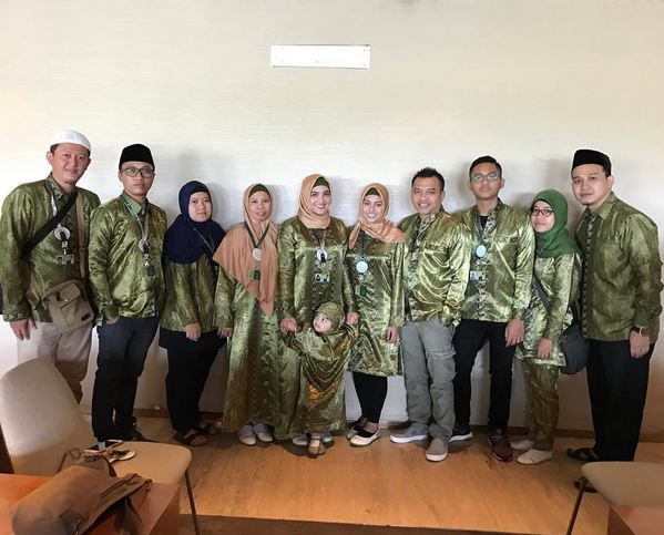 Umrah bareng anak © 2017 brilio.net Umrah bareng anak © 2017 brilio.net