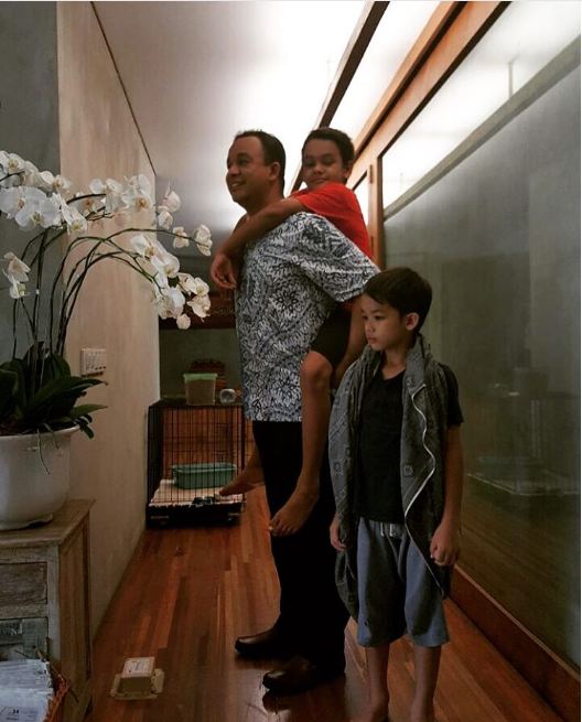 anies dan anak © 2017 brilio.net anies dan anak © 2017 brilio.net