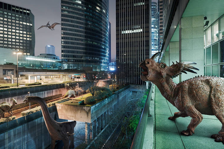 10 Karya foto ketika dinosaurus menginvasi kota Paris, keren banget!
