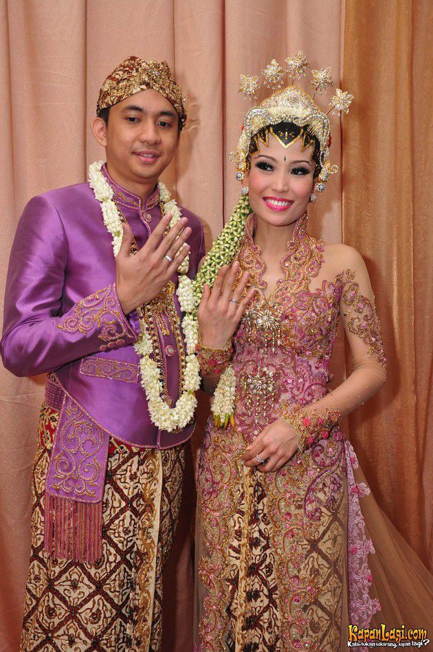 Ayu Dewi vs Zumi Zola © 2017 istimewa