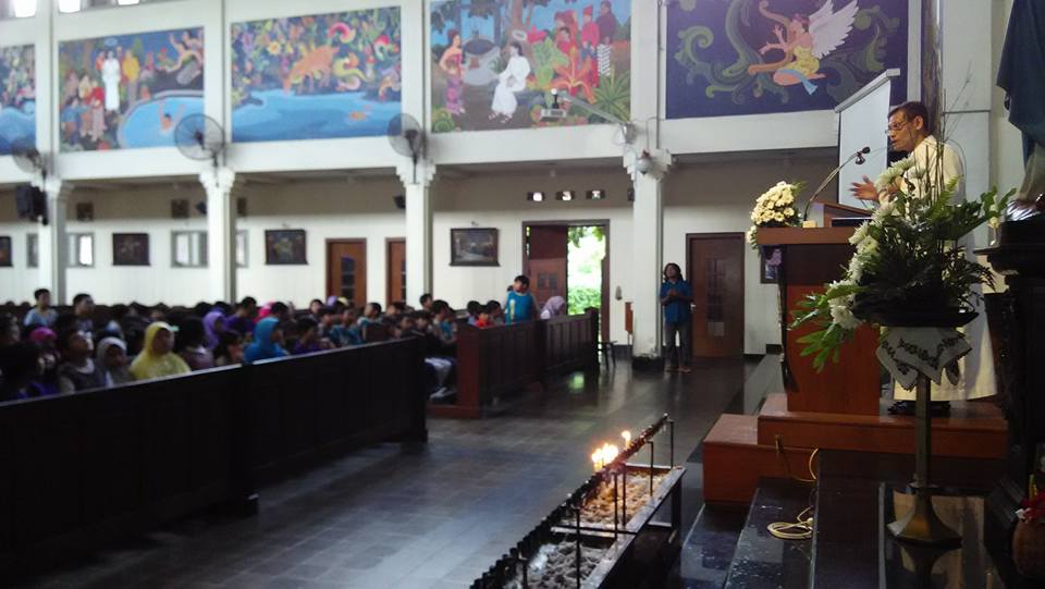kunjungan gereja kotabaru © 2017 brilio.net kunjungan gereja kotabaru © 2017 brilio.net