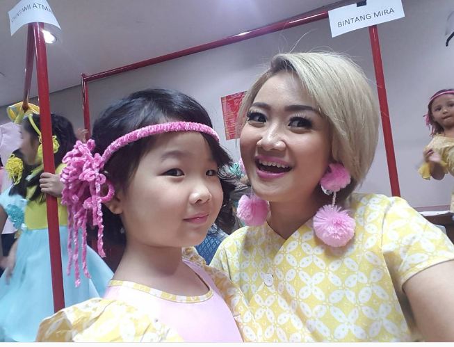 artis kembar anak © 2017 brilio.net artis kembar anak © 2017 brilio.net