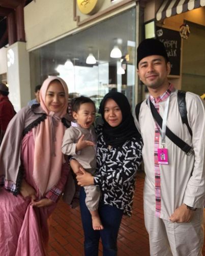 Raffi-Gigi Umrah © 2017 brilio.net