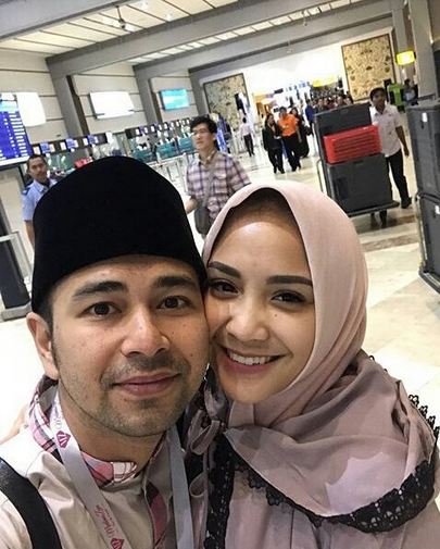 Raffi-Gigi Umrah © 2017 brilio.net