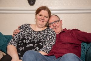 Perempuan ini alami kondisi langka, selalu bau seperti ikan