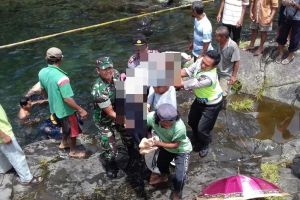 Dua mahasiswi tewas tenggelam saat asyik selfie di pinggir sungai