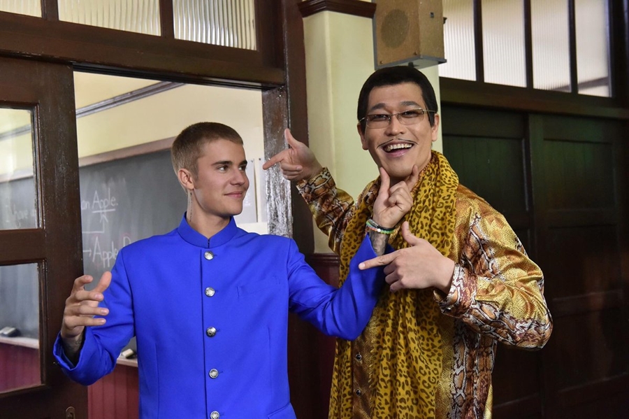 10 Foto BTS Justin Bieber main iklan Jepang bareng Pikotaro PPAP