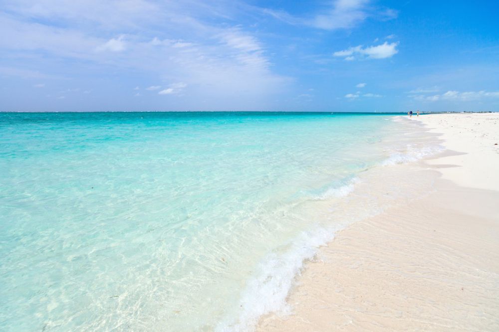 15 Pantai terbaik dunia ini indah banget, Indonesia masuk nggak ya?