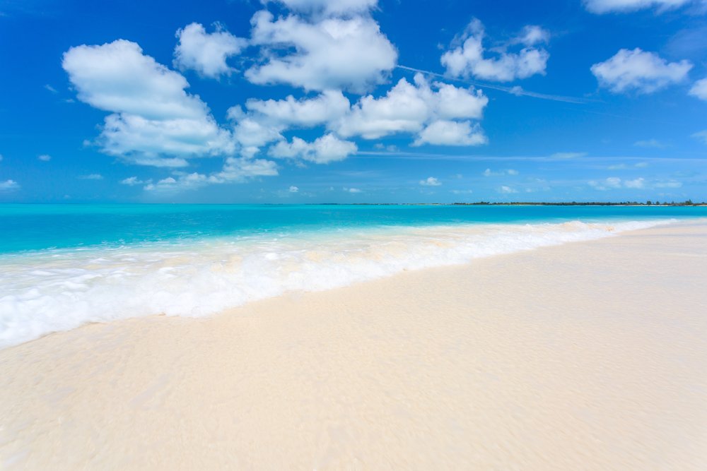15 Pantai terbaik dunia ini indah banget, Indonesia masuk nggak ya?