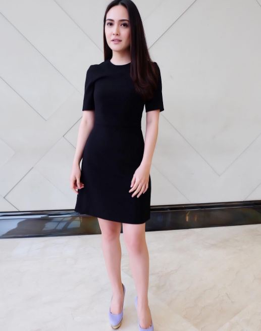 seleb black dress © 2017 brilio.net