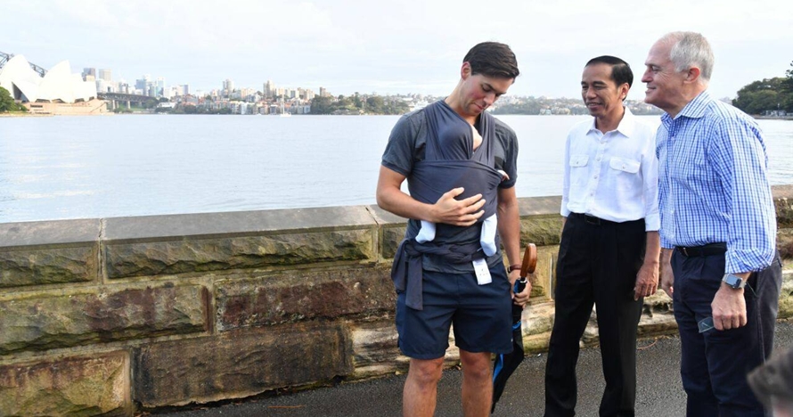 10 Foto jalan pagi Jokowi dengan PM Australia, merakyat banget 