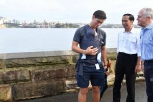 10 Foto jalan pagi Jokowi dengan PM Australia, merakyat banget 