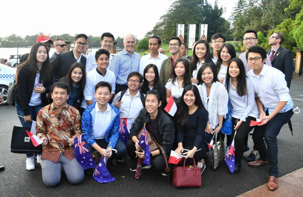 10 Foto jalan pagi Jokowi dengan PM Australia, merakyat banget 