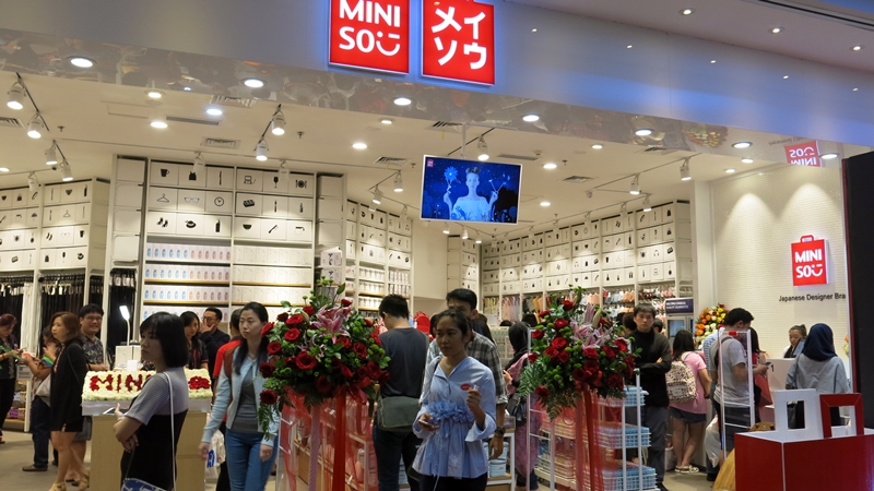 Baru dibuka, toko pernak pernik Jepang ini langsung diserbu pengunjung