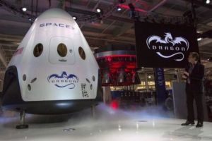 Wisata ke bulan segera jadi nyata, dua orang diterbangkan pada 2018