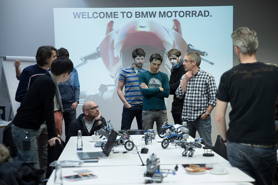 BMW akan ciptakan motor terbang masa depan, ini 7 foto penampakannya