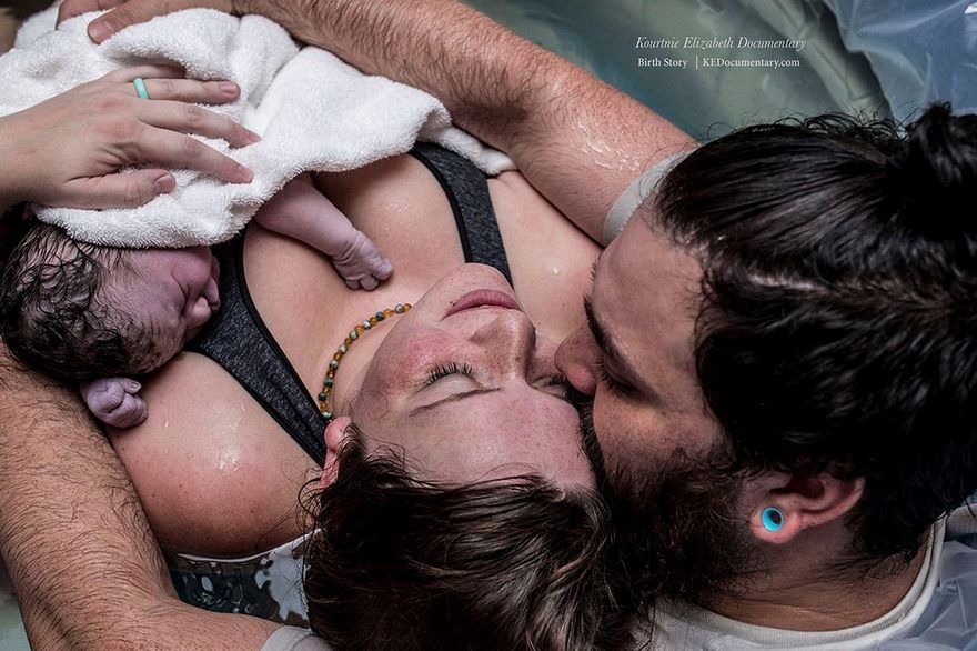 15 Foto momen kelahiran ini bukti tangguhnya perjuangan seorang ibu